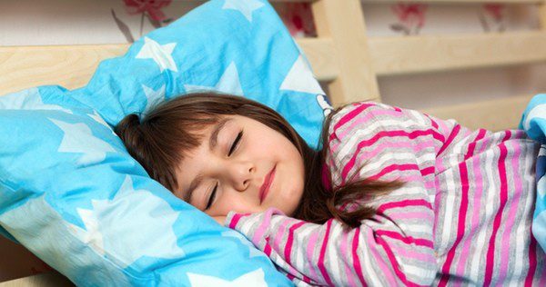 Niña durmiendo profundamente