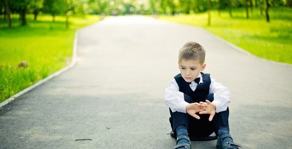 Evita que tu hijo se sienta solo al cambiar de colegio