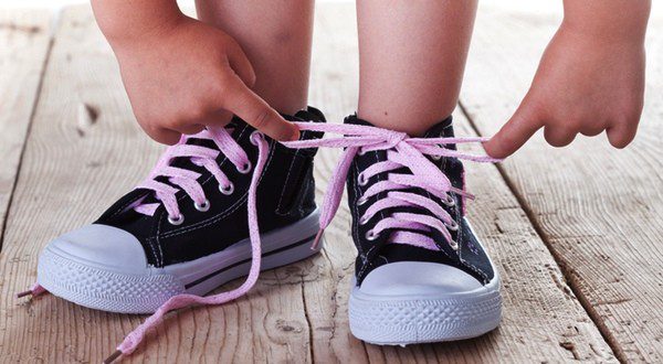 Es importante usar zapatos que sujeten bien el pie