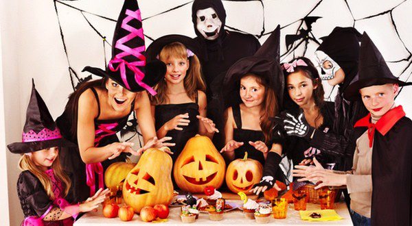 Decora tu casa para Halloween junto a tus hijos