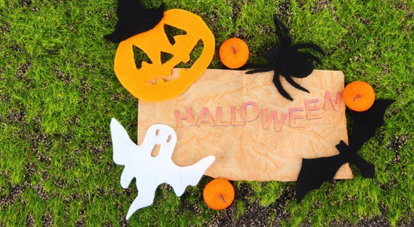 Arañas y otros animales de papel para decorar la casa