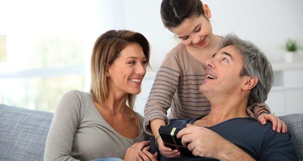 En ocasiones la nueva pareja de tu madre es todo un padre para ti