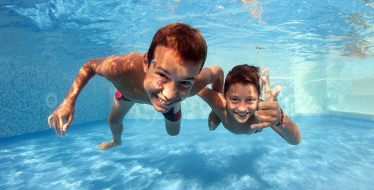 La natación relaja y estimula los sentidos