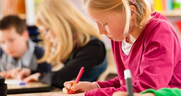 Los niños hiperactivos en el colegio tienen problemas de atención
