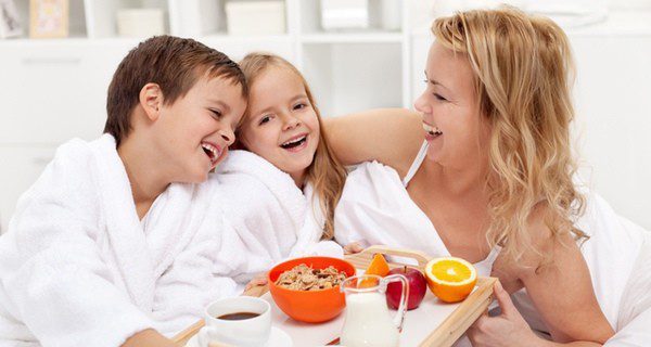 Lleva el desayuno a mamá a la cama