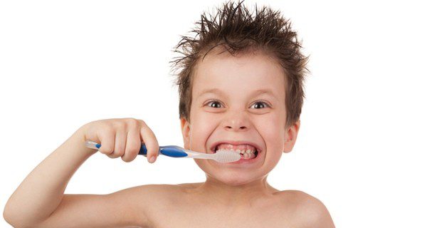 Educa a tus hijos: enséñales a lavarse los dientes