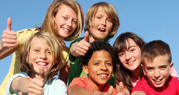 Un campamento mixto con actividades en grupo