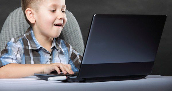 De los 10 a los 14 años pueden acceder a Internet según el horario y las normas y bajo supervisión