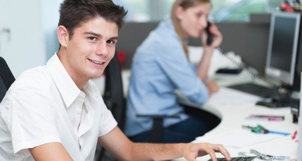¿Cómo buscar tu primer empleo?
