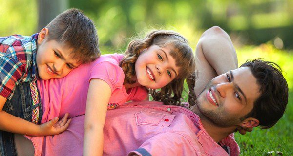 ¿Cuáles son las ventajas y desventajas de tener dos hijos con edades similares?