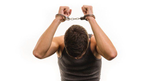 Piensa qué le ha hecho a tu hijo llegar a la cárcel para ayudarle
