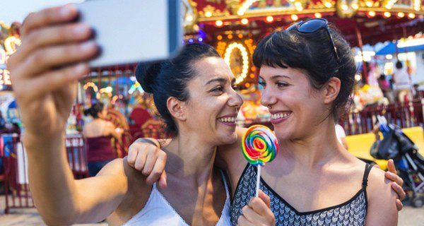 ¿Cómo puedes decirle a tus amigos que eres homosexual?