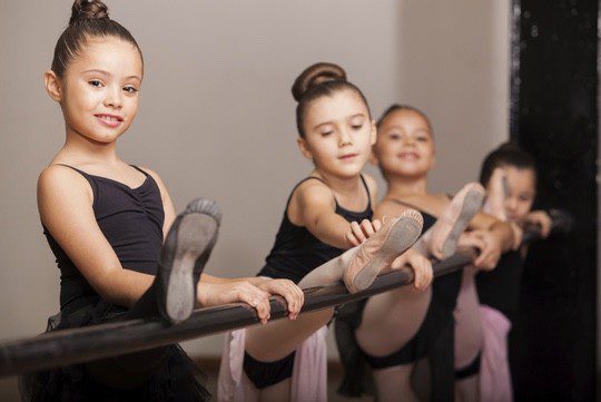 El ballet mejora la elasticidad, la agilidad, los reflejos y el equilibrio
