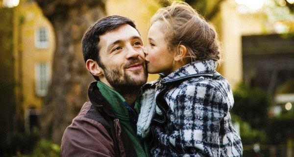 Los hijos pueden ser felices igual solamente con el padre soltero