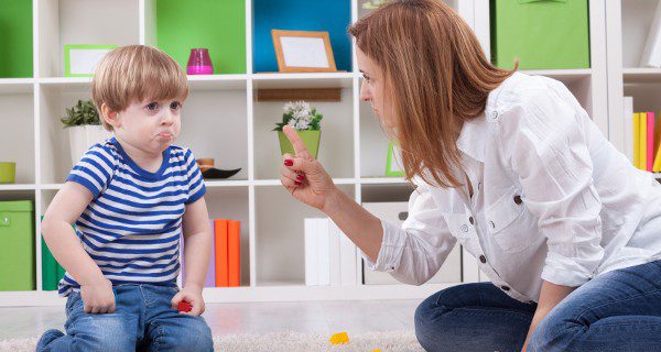 Nuestro hijo no sabe expresar su enfado si no es llorando, debemos enseñarle a resolver los problemas asertivamente