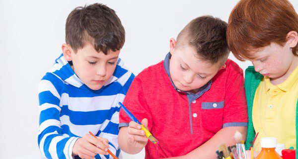 Ayuda a que tu hijo con discapacidad intelectual socialice con otros niños