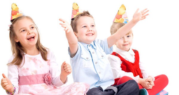 Niños y mayores se pueden divertir en el cumpleaños