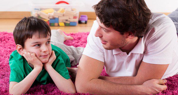 Si los adultos realizamos conductas de ayuda y preocupación por los demás nuestros hijos nos tomarán de ejemplo