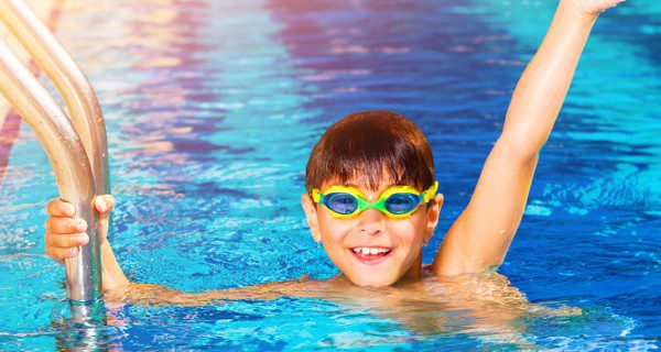 Existen multitud de actividades infantiles y campamentos de día para que los niños pasen parte del verano