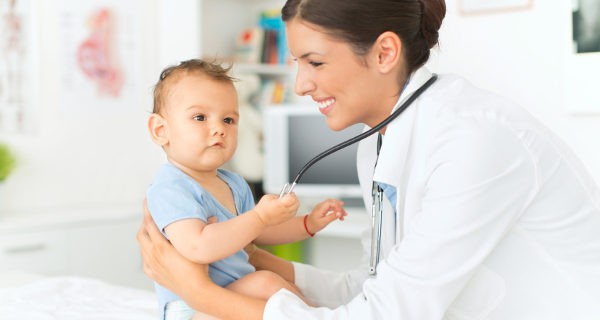 Llevaremos al niño al médico para que lo exploren, pero suelen ser episodios inofensivos
