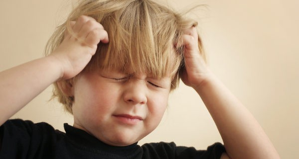 Los piojos son más comunes en niños y niñas con el pelo largo
