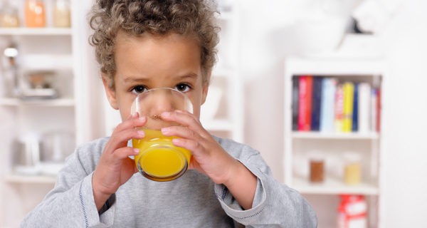 Para tratar la acetona es recomendable dar a los niños zumos y refrescos azucarados