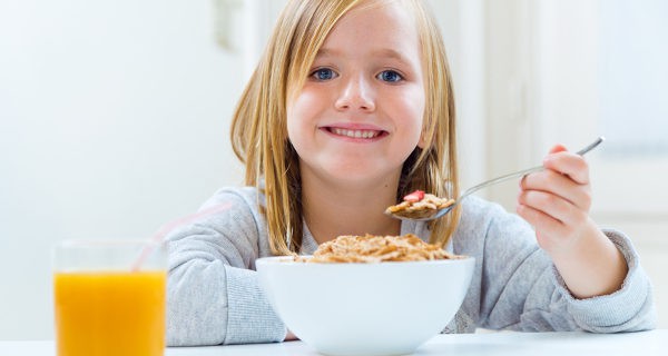 Un completo desayuno diario ayuda a prevenir la acetona en niños
