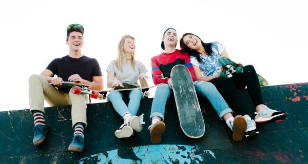 Los amigos son una manera muy natural y sana que tienen los adolescentes de ganar independencia