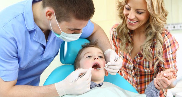 No debemos meter miedo a los niños con el dentista