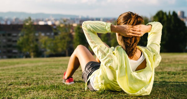 Los abdominales hipopresivos aportan los mismos beneficios que los clásicos y definen mejor la cintura