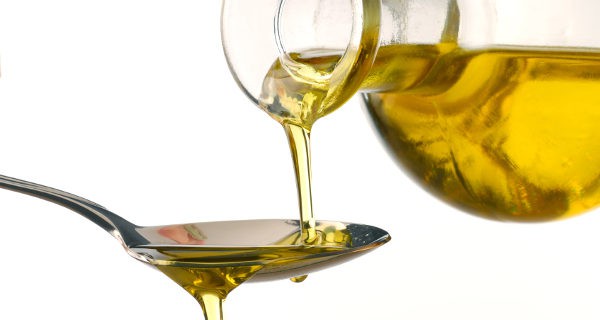 El aceite es un gran aliado contra el estreñimiento, dáselo en crudo a tu bebé sólo o mezclado con la comida