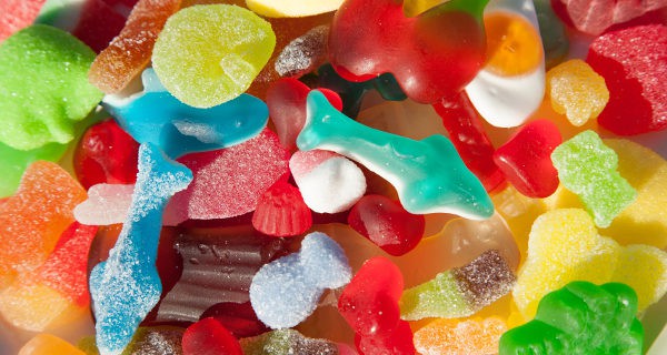 Sí es cierto que el exceso de chucherías provoca caries