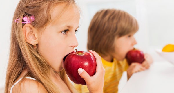 Una dieta variada aporta todos los nutrientes necesarios a los niños