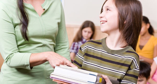 Alumno con libros