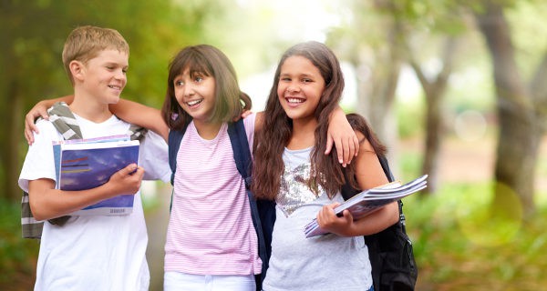 Grupo de amigos niños