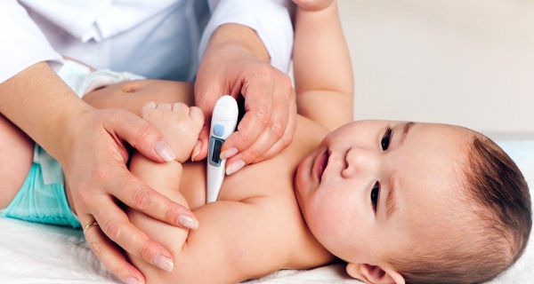Bebé con fiebre