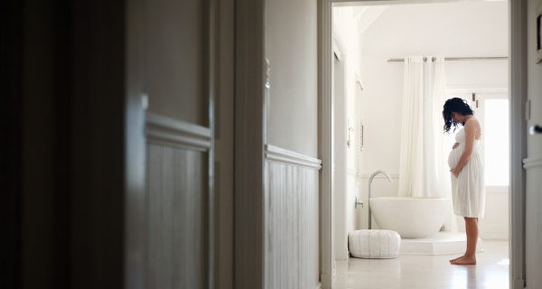 Embarazada en el baño
