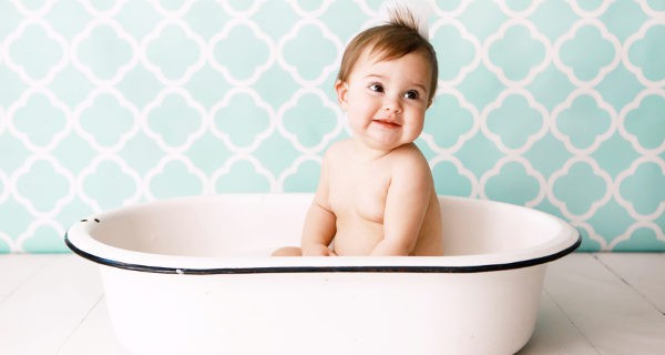 Bebe durante el bano