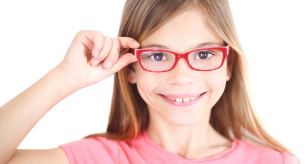 Niña con gafas