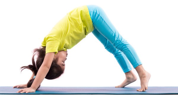 Clase de yoga infantil