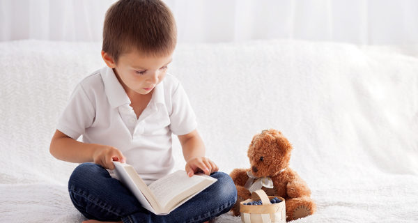 Niño leyendo