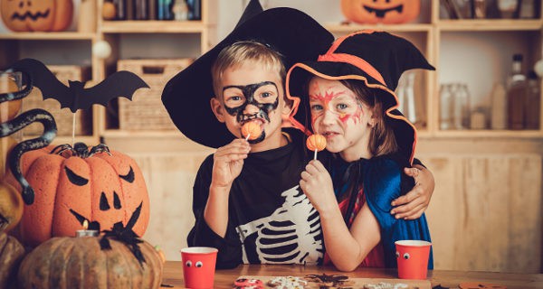 Niños disfrazados en Halloween
