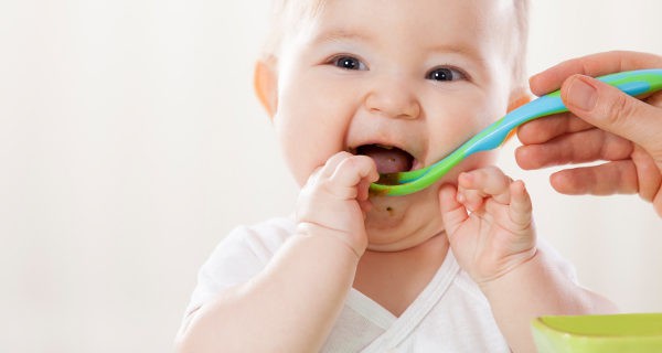 Bebé comiendo