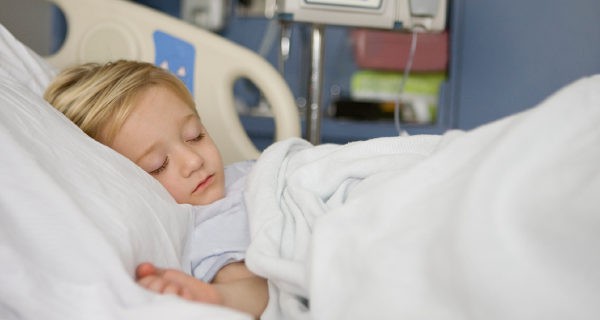 Niño en el hospital