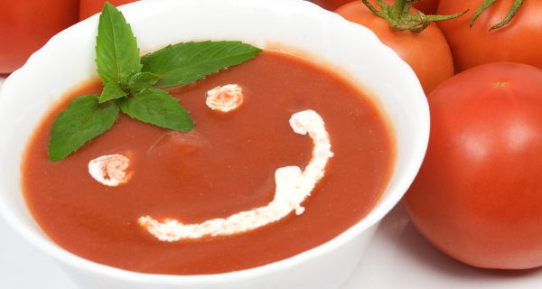 sopa de tomate feliz