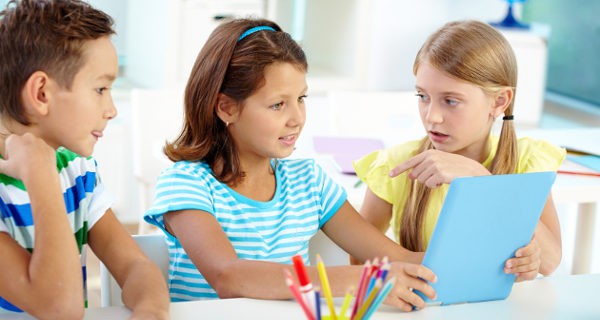 Niños hablando