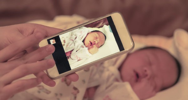 Haciendo foto al bebé