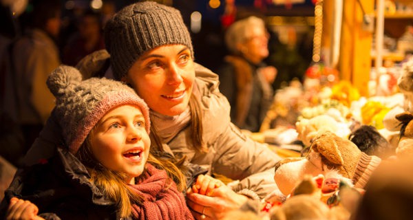 mercadillo navideño niña