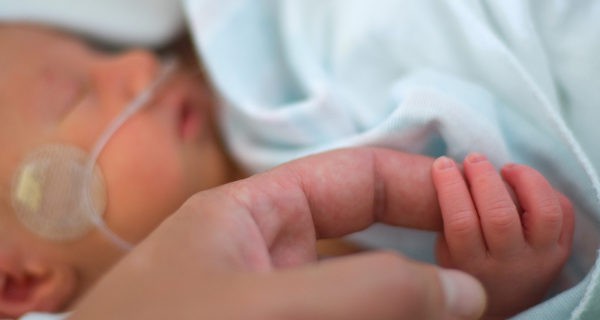 bebé en el hospital
