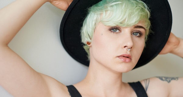 adolescente piercing